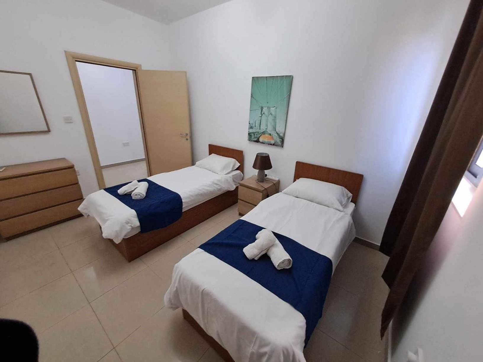 St Julians Sliema 3 Minutes Walk From Promenade 3 Bedroom Apartment Exteriör bild