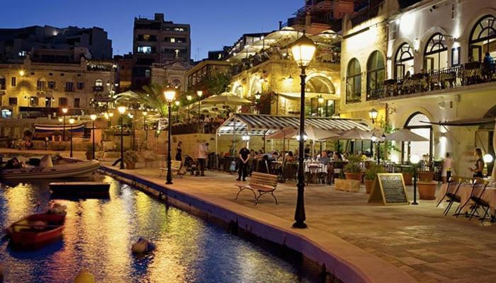 St Julians Sliema 3 Minutes Walk From Promenade 3 Bedroom Apartment Exteriör bild